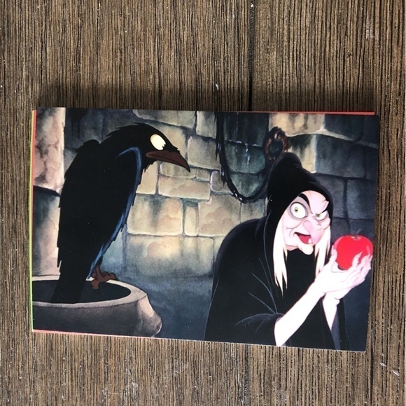 Disney Villains Postcards: Snow White: Evil Queen 8 pack. - Picture 4 of 9